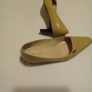 Ladies shoes